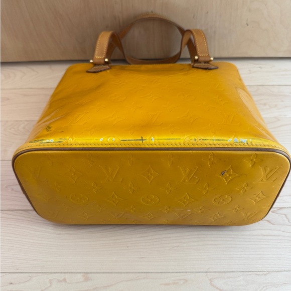 Louis Vuitton Vernis Yellow Monogram Bag - Picture 6 of 16